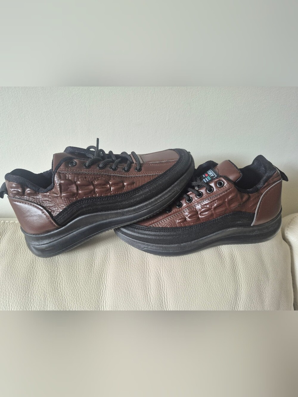 Men's  Brown and Black Textured Sneakers Size 39 NWT